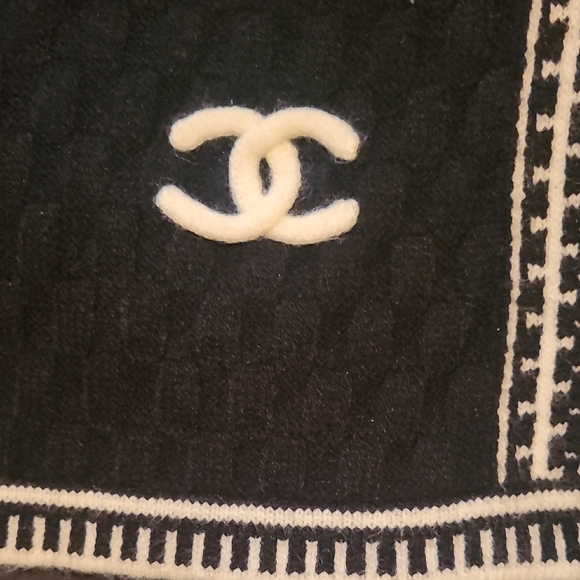 Chanel Black with White Trim Scarf - Picture 2 of 5